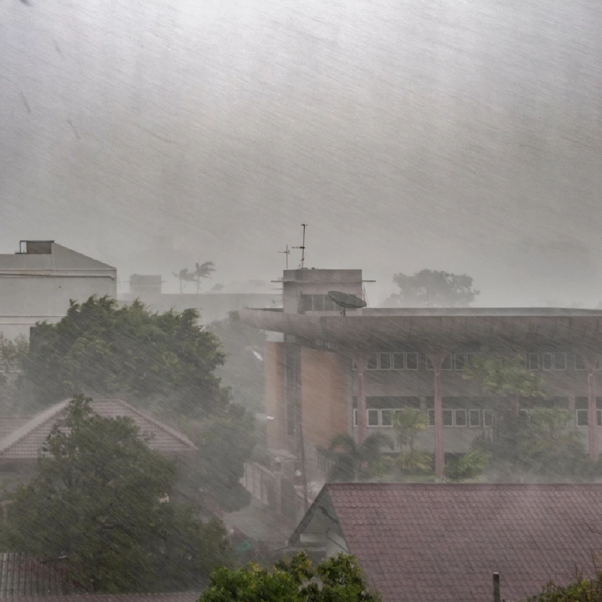 กทม. โล่งอก! มวลอากาศจีนดันร่องมรสุมลงใต้ ส่งผลฝนลดลง