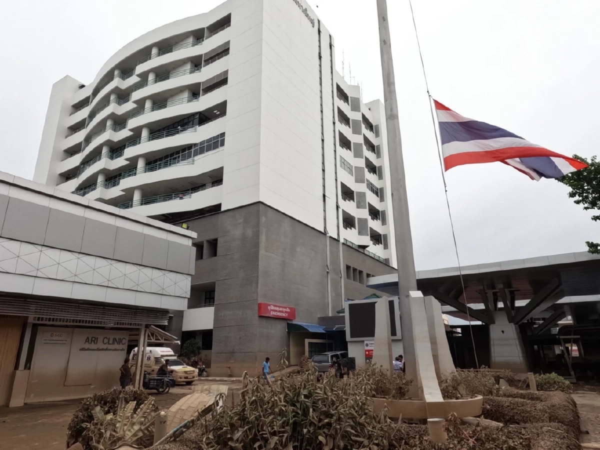 กองทัพอากาศลุยฟื้นฟู! กองบิน 56 ช่วยทำความสะอาดโรงพยาบาลหาดใหญ่