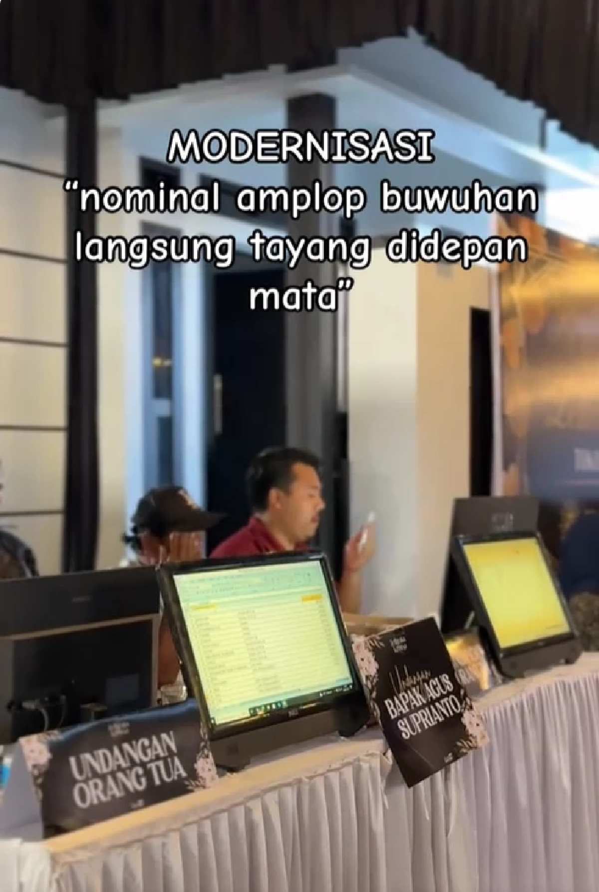 เจ้าบ่าว - เจ้าสาวตั้งจอโชว์เงินค่าซอง รู้ทั้งงานใครให้เท่าไหร่