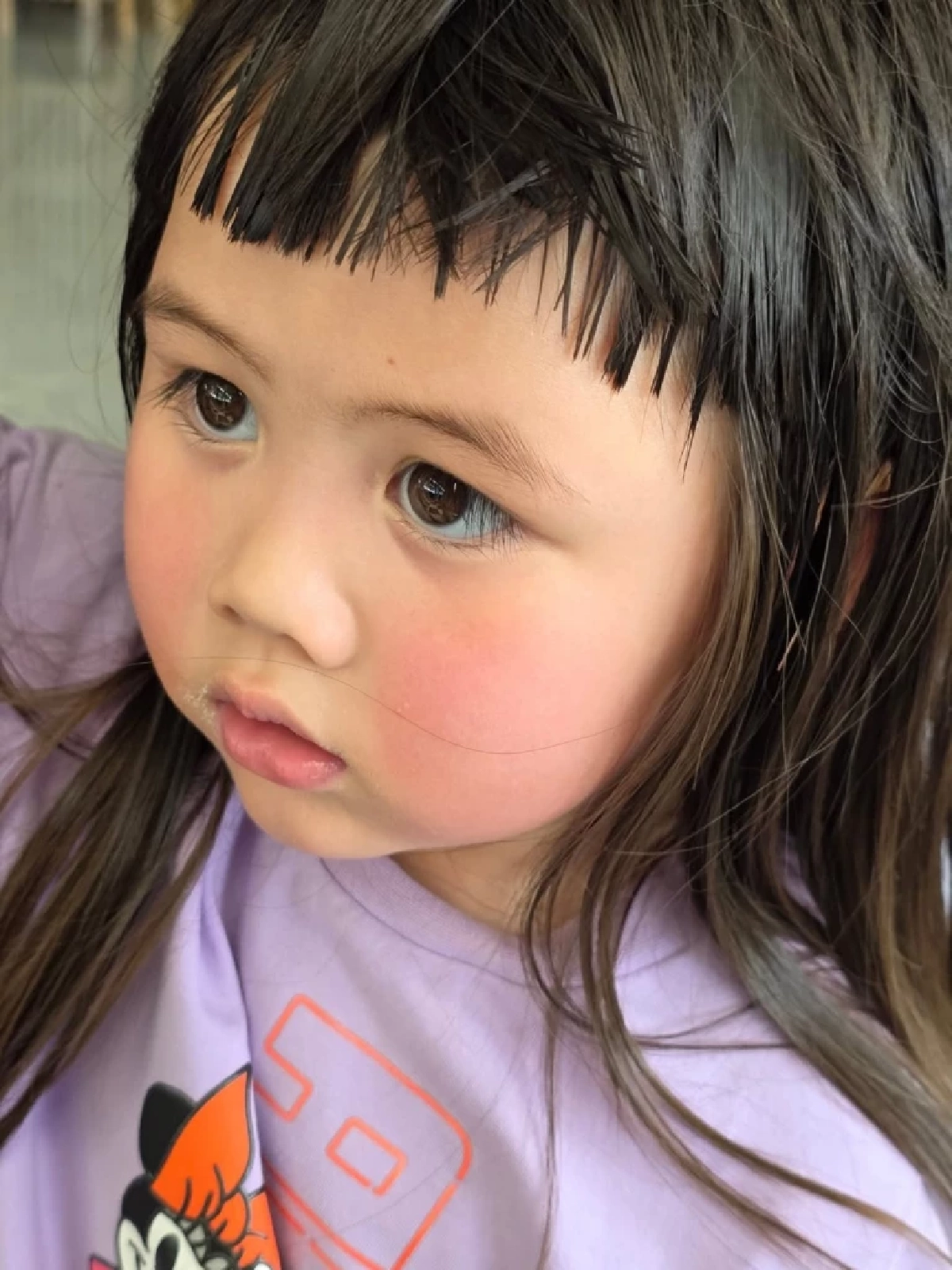 “แม่ชม” สวยหวานละมุนในลุคล่าสุด รอลูกชาย “พี่สายฟ้า” ขี่ม้า