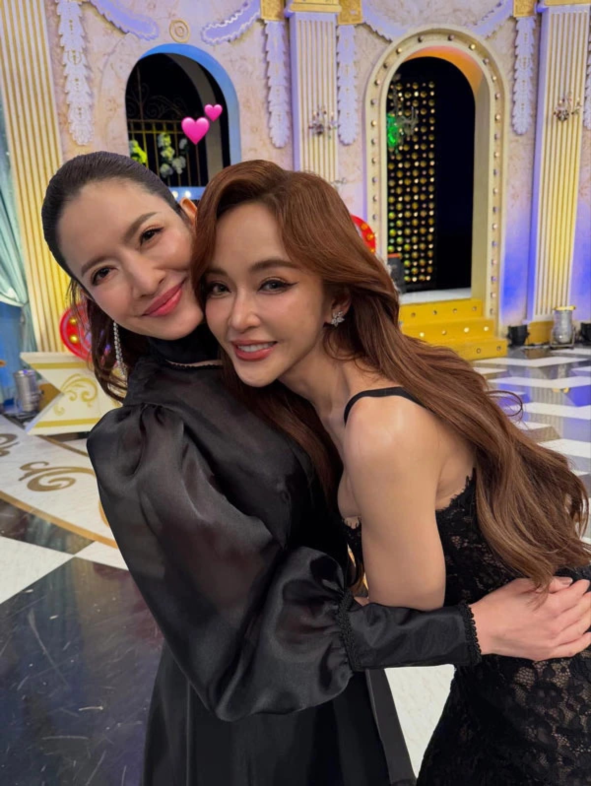 รู้แล้วทำไม \"ชมพู่ – แอฟ\" ร้องไห้ หลังได้ฟังเรื่องราวของเป้ย