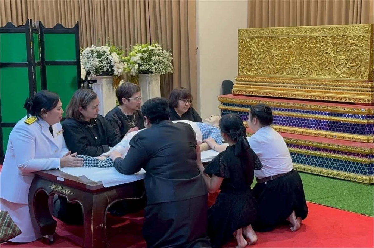 หัวใจลูกแตกสลาย “ปาน ธนพร” สูญเสียคุณแม่ กราบลาครั้งสุดท้าย