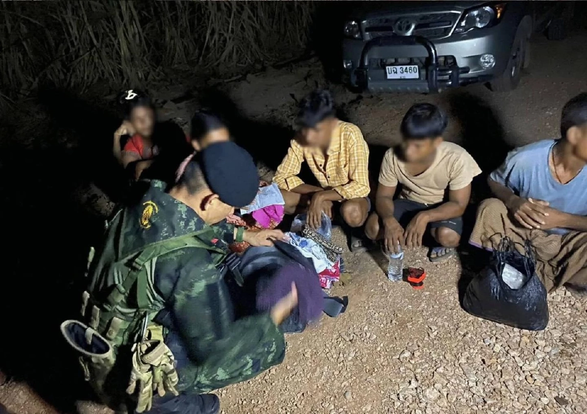 ฉก.ราชมนู สกัดจับชาวเมียนมา 8 ราย ลอบข้ามแดนเข้าชายแดนแม่สอด