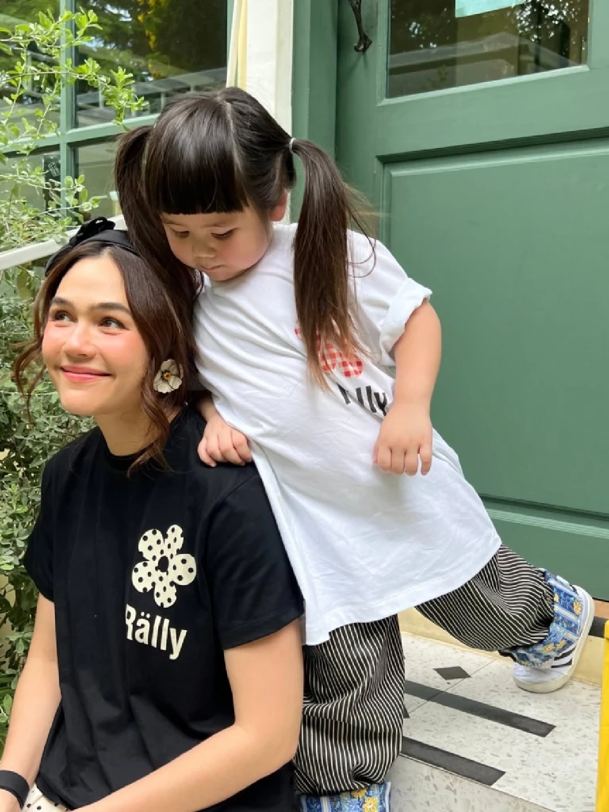 ดาราสาวน้อยตัวแม่ เริ่มจัดเต็มงานเดี่ยว แม่ชมอยู่เบื้องหลัง