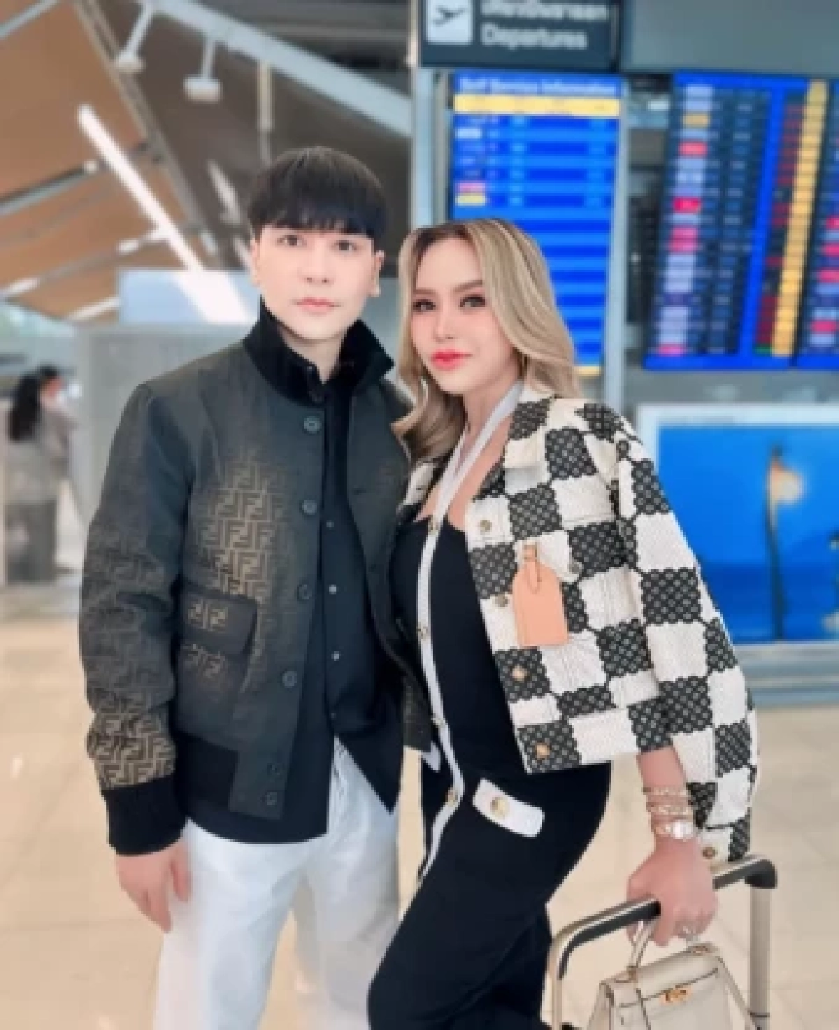 \"แม่ตั๊ก\" โผล่ตอบชัดเจน หลังถูกโยงเลิก \"ป๋าเบียร์\" สามี