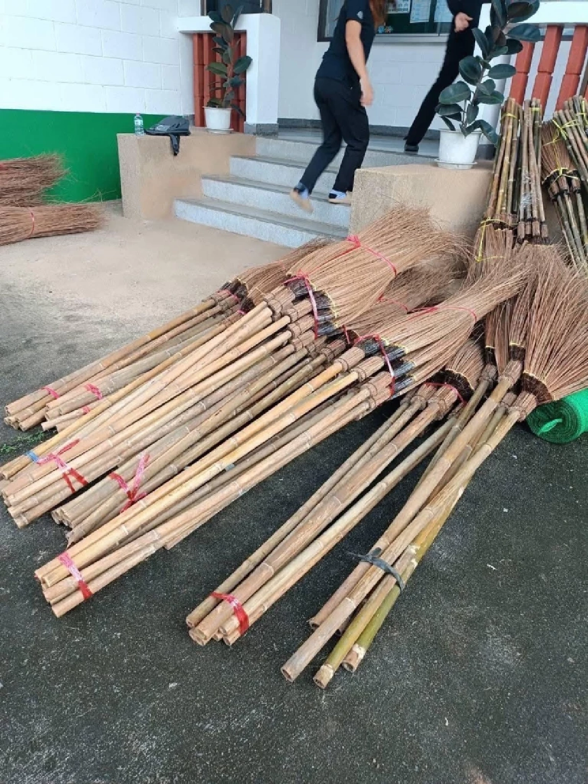 ส่งต่อกำลังใจ\"กยท.\"มอบถุงยังชีพ ช่วยพี่น้องชาวใต้สู้ภัยน้ำท่วม บูรณาการทุกภาคส่วน