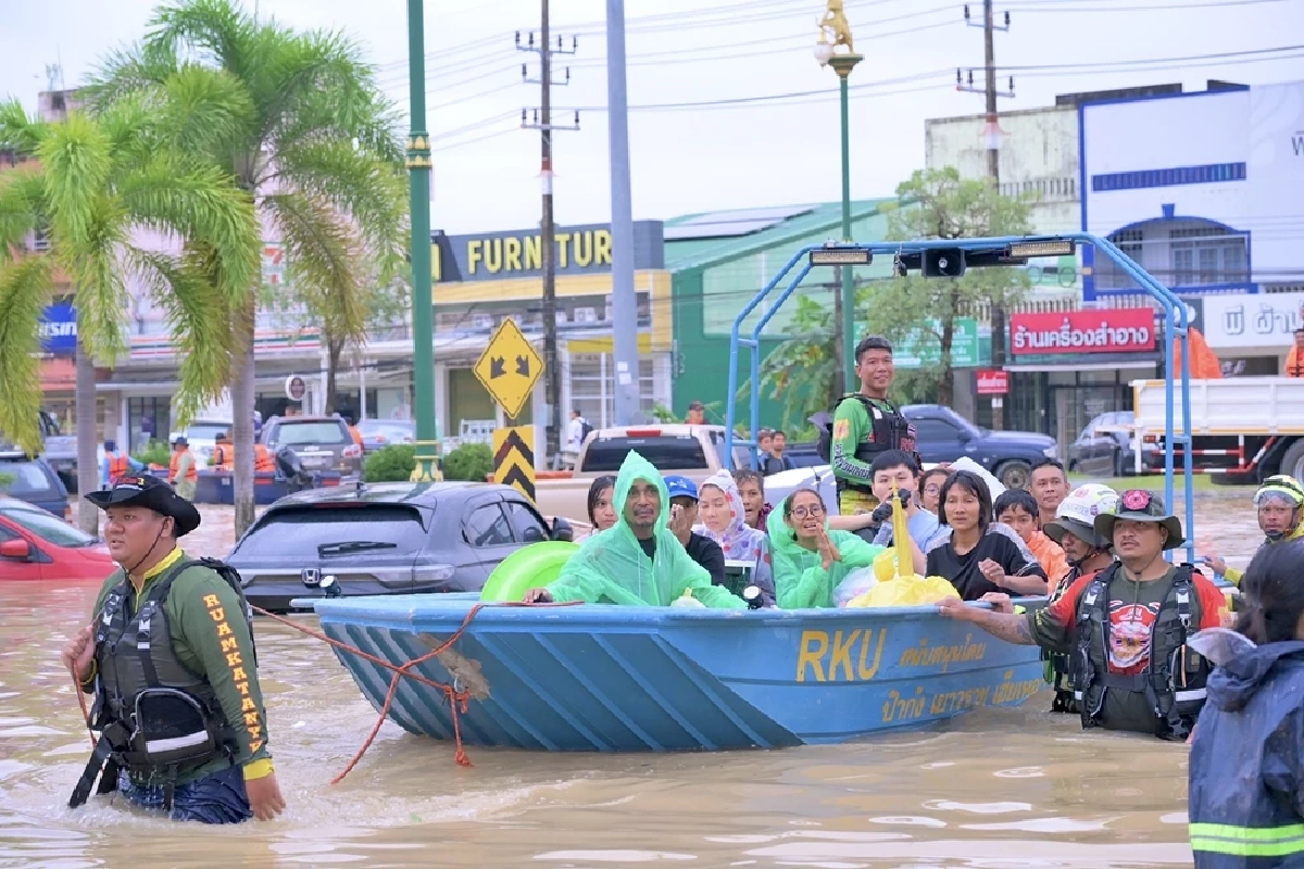 ระดมสรรพกำลัง! ชาว\"ซีพีเอฟ\" ฝ่าน้ำท่วม ลุยช่วยพี่น้องชาวใต้