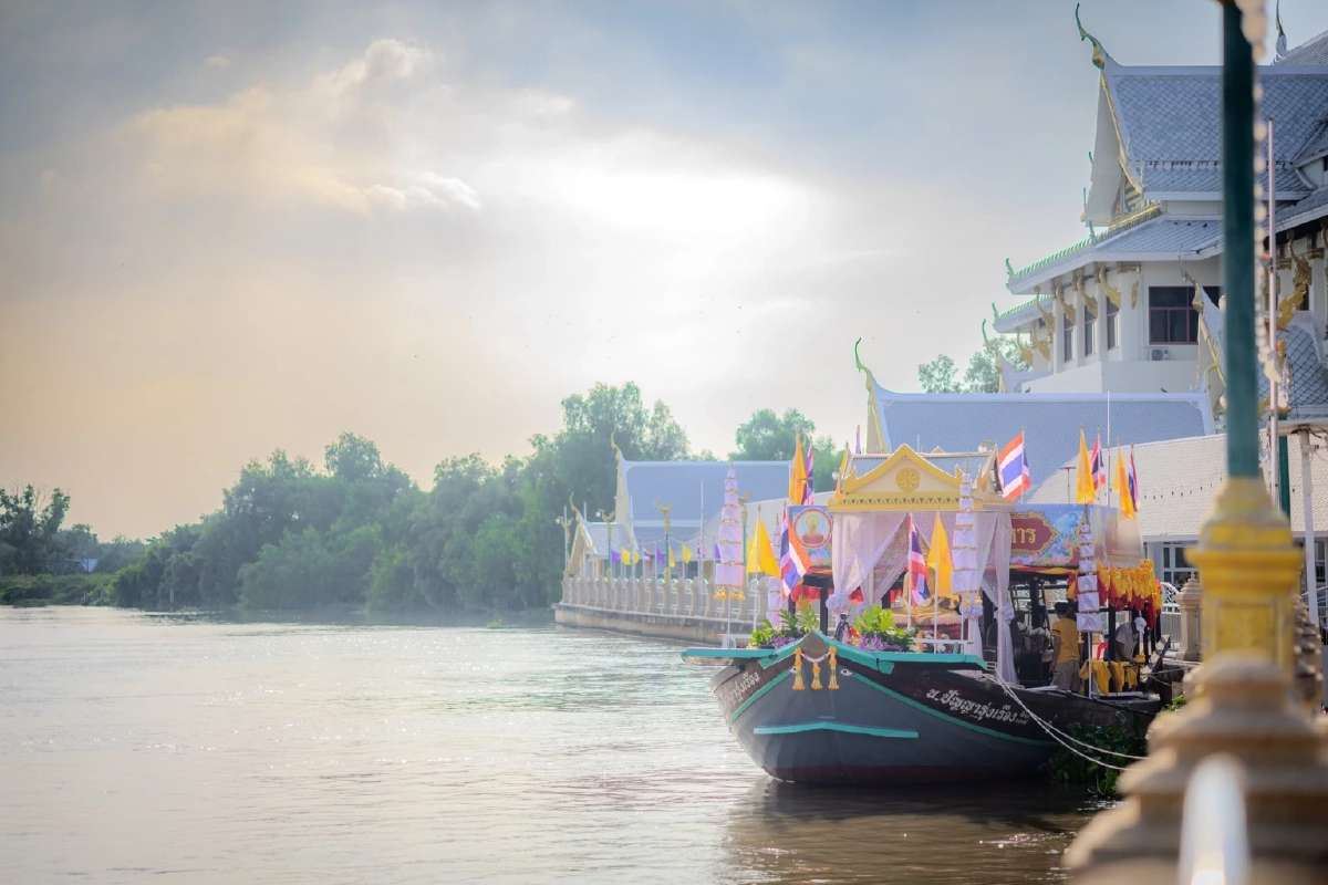 เลขเรือแห่ หลวงพ่อโสธรทางน้ำ นักเสี่ยงโชคจับจ้องให้โชคทุกปี