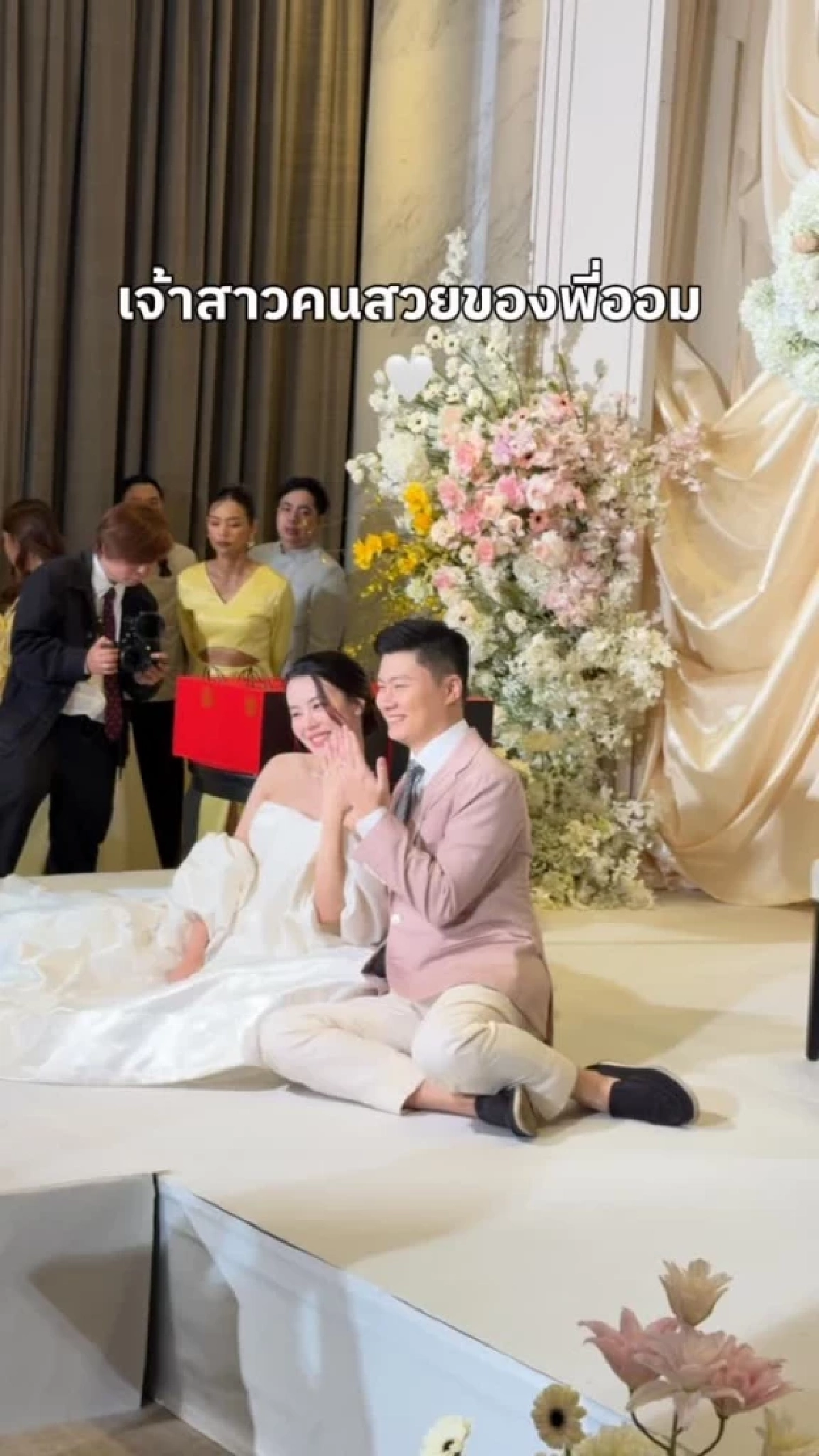 ยกน้ำชาสุดปัง! ออม สุชาร์ เปย์ของขวัญก้อนโตให้น้องสาว