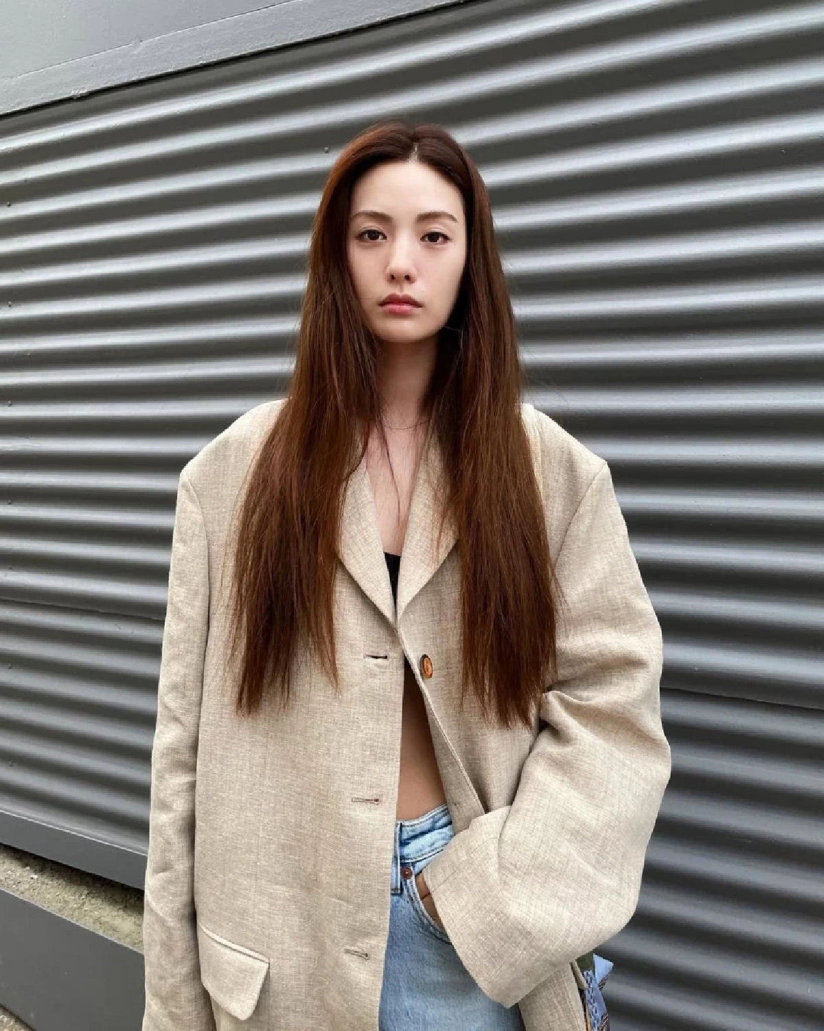 ดาราสาวและแม่ใจเด็ด ฮึดสู้ชายบุกรุกเข้าบ้าน จนบาดเจ็บหนัก