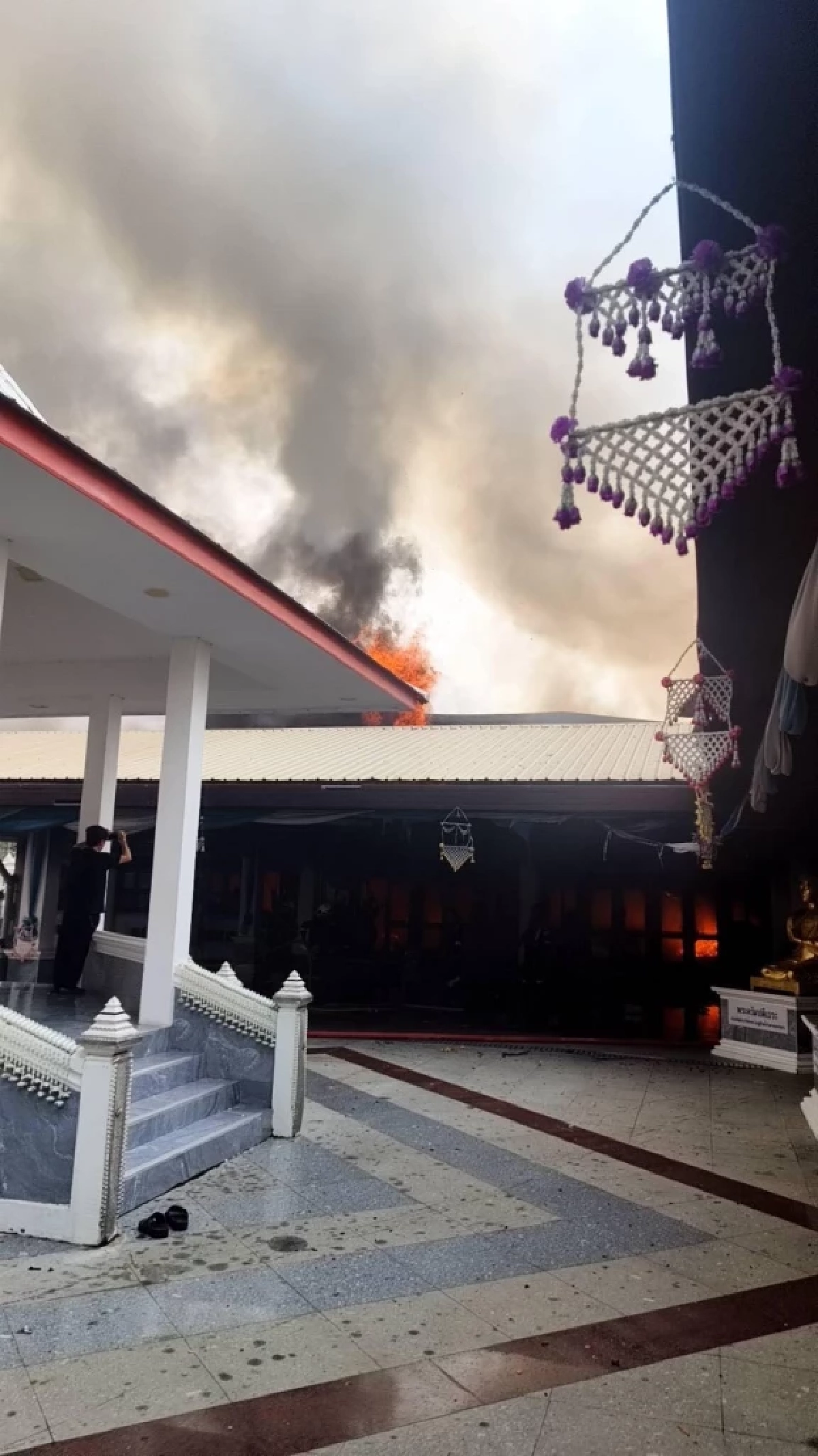 ไฟไหม้วัดพิชยญาติการามวรวิหาร เขตคลองสาน – เพลิงลุกโหมกลางวัน