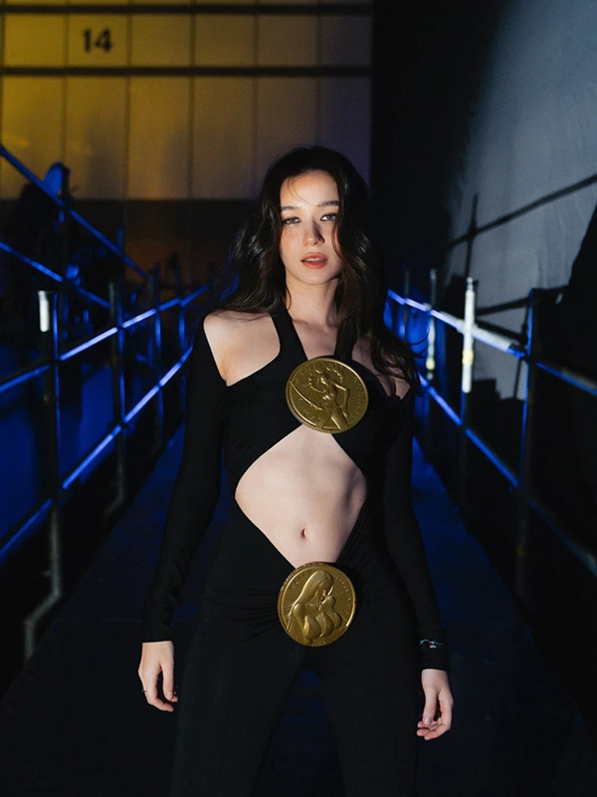 เปิดราคาชุด \"วี วิโอเลต\" ใส่ขึ้นคอนเสิร์ตโชว์หน้าท้องสุดเซ็กซี่