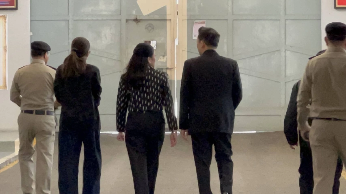 ครบ 2 เดือน! โอ๊ค-เอม-อิ๊งค์ เข้าเยี่ยม ทักษิณ ครั้งที่ 15