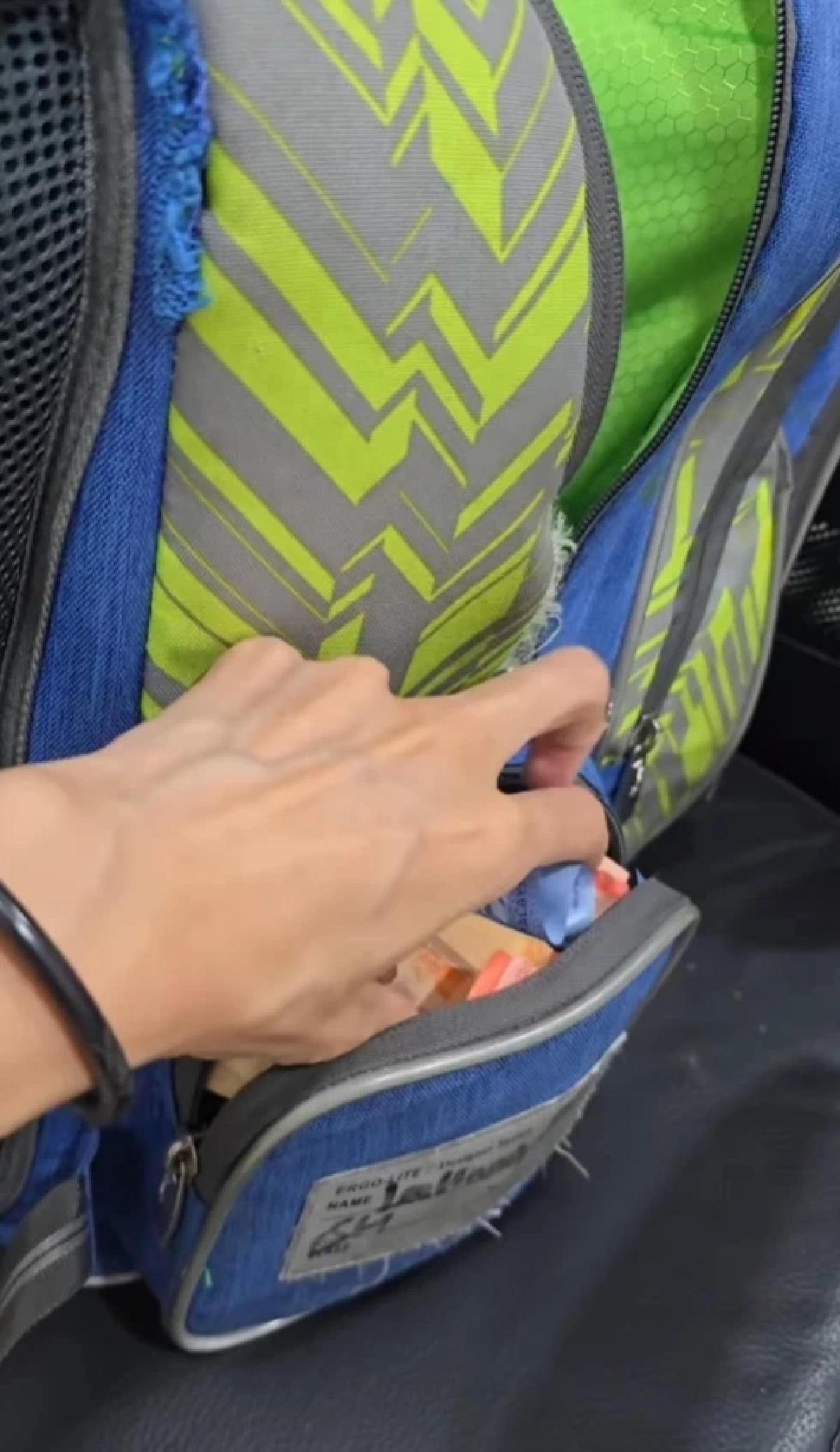 แม่ตกใจ เปิดกระเป๋าลูกเจอเงินสด รู้ว่าได้มายังไง ภูมิใจแทนเลย