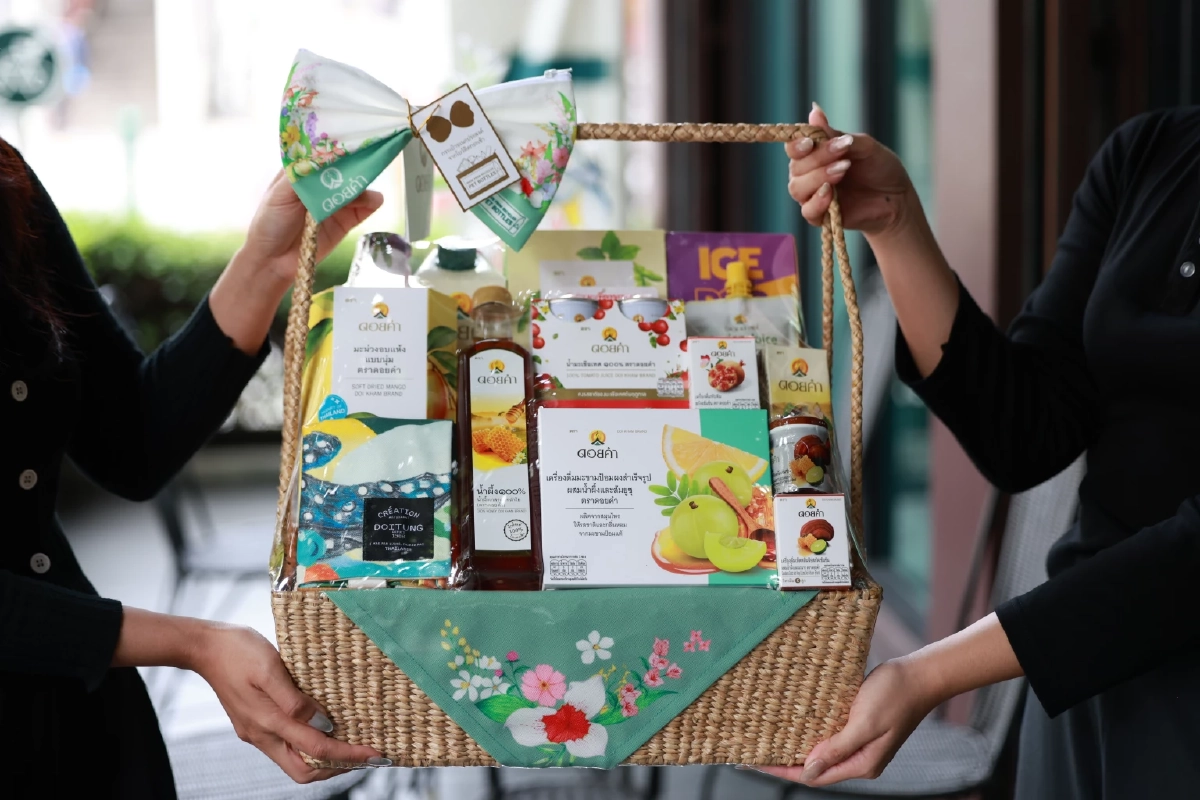 \"ดอยคำ\" ส่งมอบรอยยิ้มด้วย กระเช้าปีใหม่ และชุดของขวัญ 2569  ผ่านดอกไม้มงคล 15 ชนิด