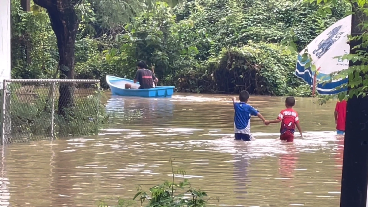 แรงสุดในรอบ 10 ปี น้ำหลากถล่มตรัง 9 อำเภอจมบาดาล