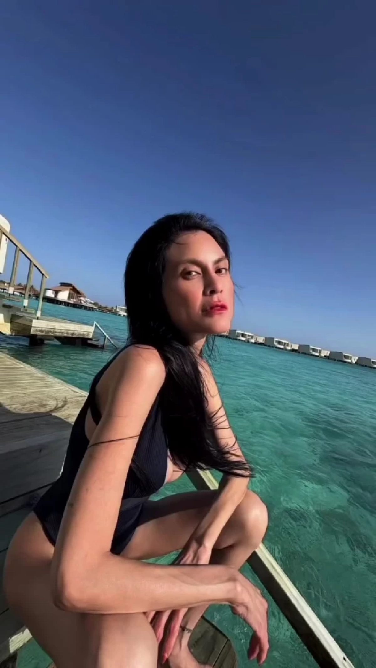 “ปิ่น เก็จมณี”  โสดแล้วสวยเกินต้าน ทริปนี้ร้อนแรงทุกช็อต