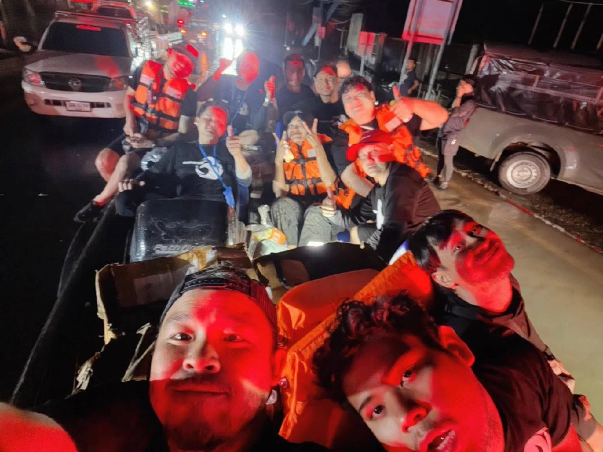 \"นอท ลอตเตอรี่พลัส\"นำทีมงาน ลุยช่วยเหลือผู้ประสบภัยหาดใหญ่ถึงหน้าบ้าน