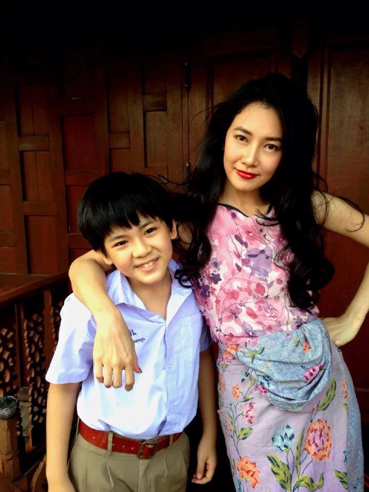 แม่ลำยองมาแล้ว โผล่เชียร์ลูกชาย “ยอร์ช” เดบิวต์คอนเสิร์ตแรก