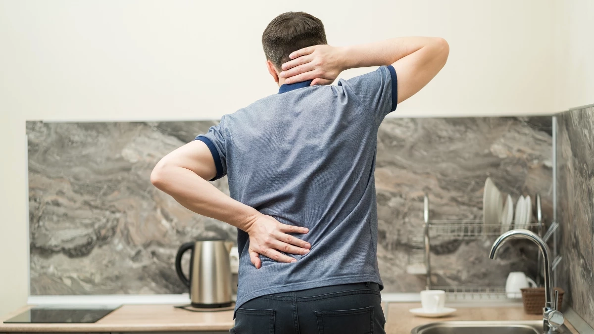 4 เคล็ดลับแก้ปวดหลังเรื้อรัง ทำง่าย ๆ แค่ปรับไลฟ์สไตล์