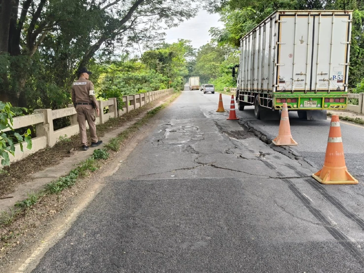 ถนนสาย 304 สะพานนางเลงยุบตัว รอยแยกยาว 5 เมตร เปิดวิ่งได้ช่องเดียว
