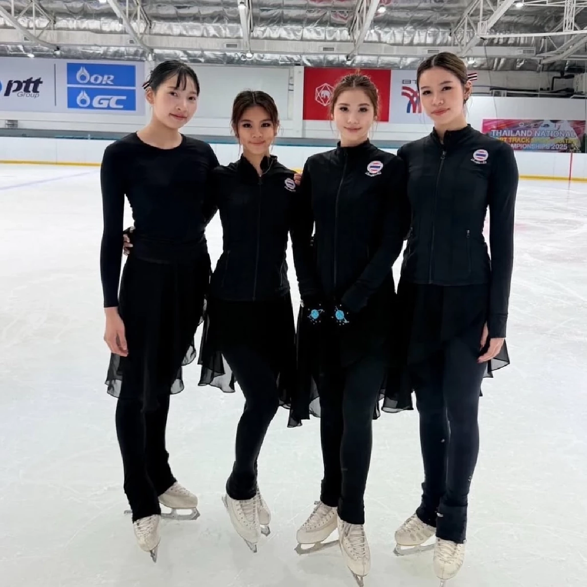 4 ลูกสาวคนดังตัวแทนทีมชาติไทย โชว์ฟิกเกอร์สเก็ตเปิดซีเกมส์