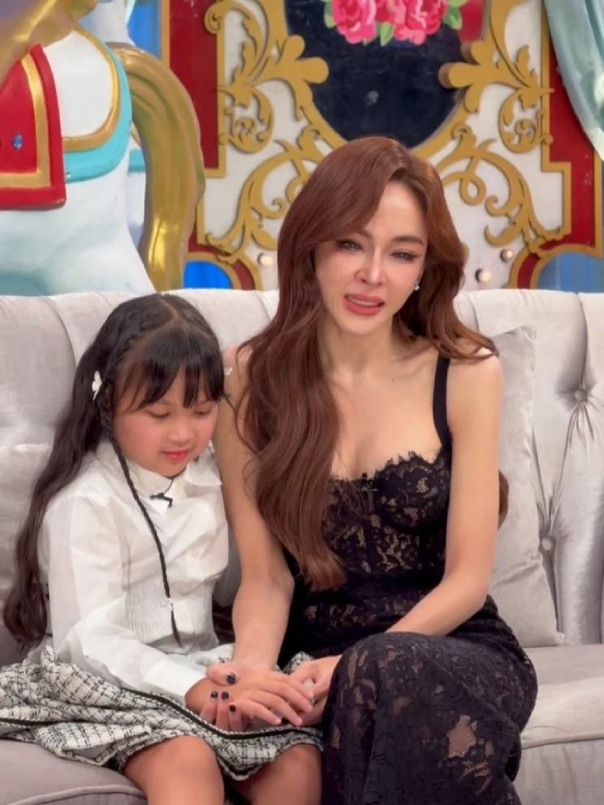 รู้แล้วทำไม \"ชมพู่ – แอฟ\" ร้องไห้ หลังได้ฟังเรื่องราวของเป้ย