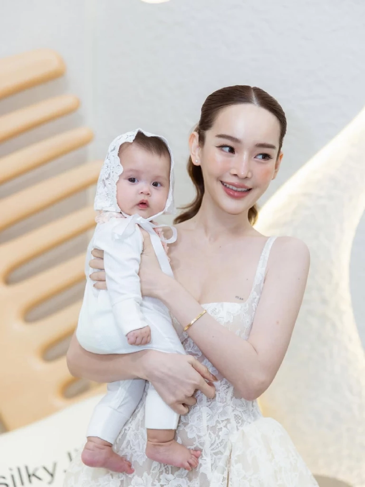 “ปุ้มปุ้ย” เปิดหน้าลูกสาวครั้งแรก น่ารักน่าฟัดเกินต้าน