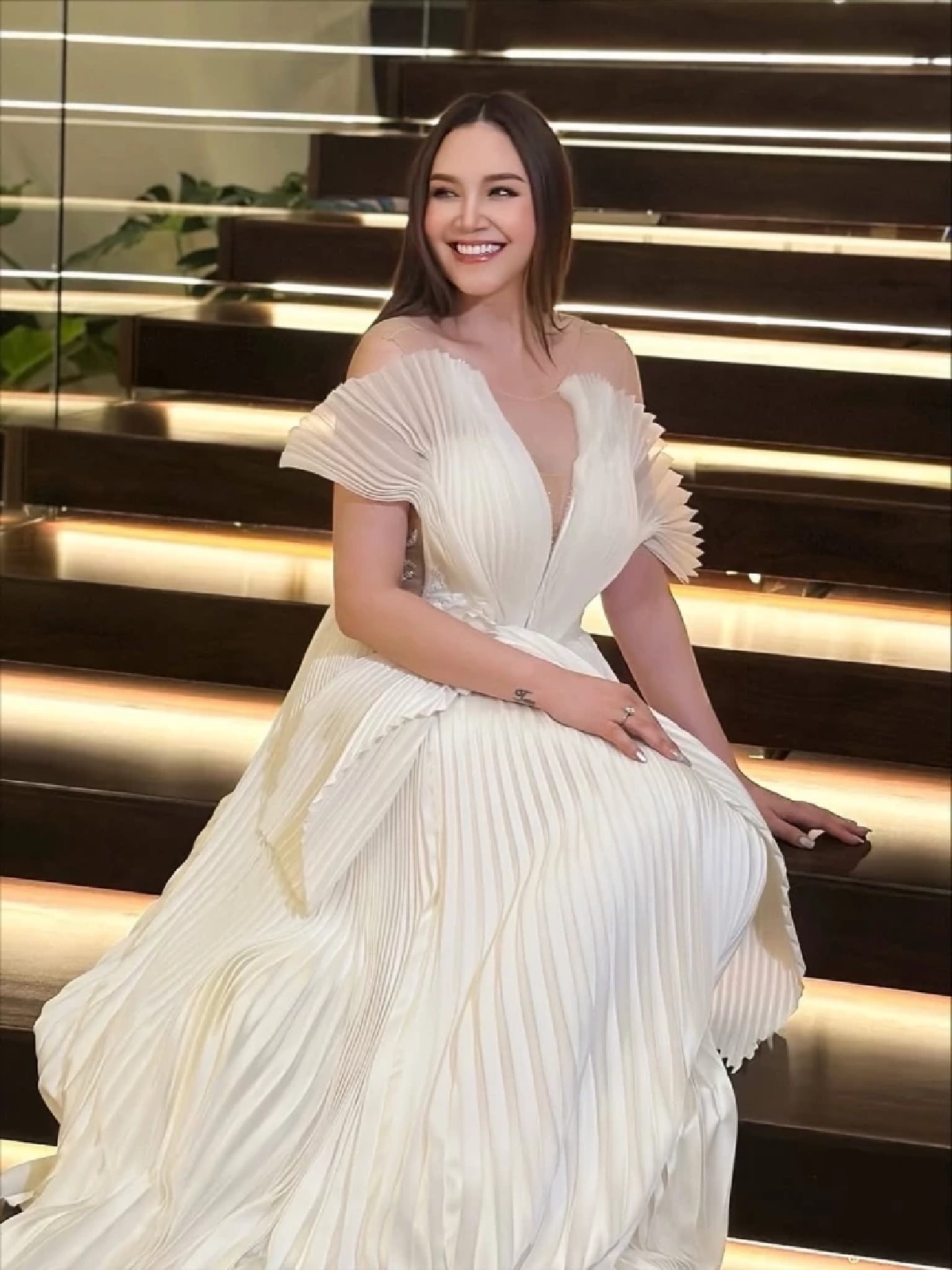 เปิดลุคใหม่ “ทาทา ยัง” ในชุดเดรสขาว สวยละมุน แฟนคลับใจละลาย