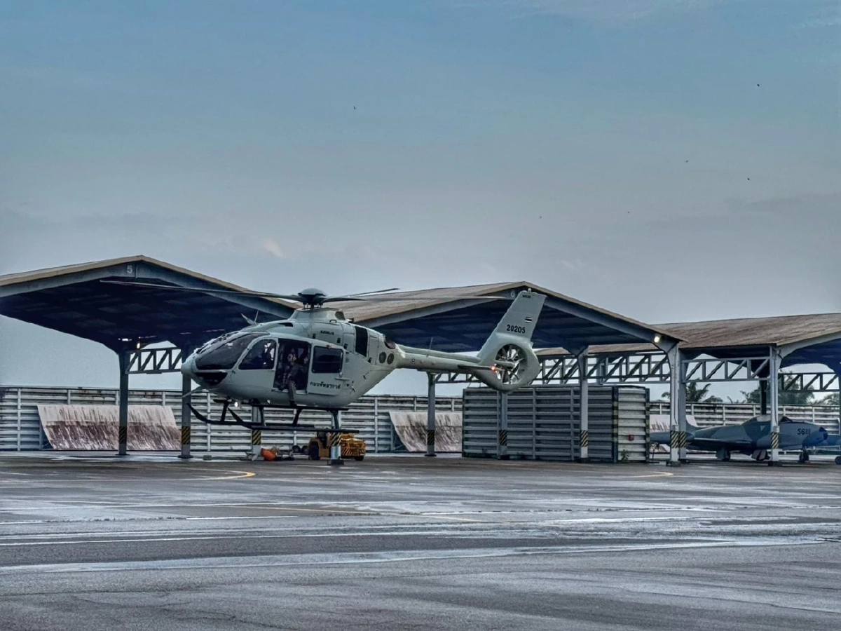 ฮ. H135 ทอ. เร่งเครื่องลุยเช้า ส่งถุงยังชีพ 100 ชุด ช่วยชาวใต้