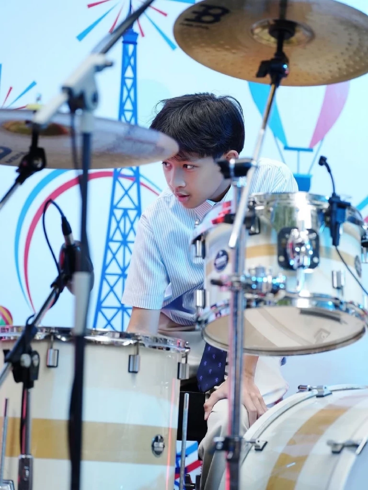 คุณแม่สุดภูมิใจ ส่งกำลังใจลูกชายเต็มที่ หลังโชว์เล่นดนตรี