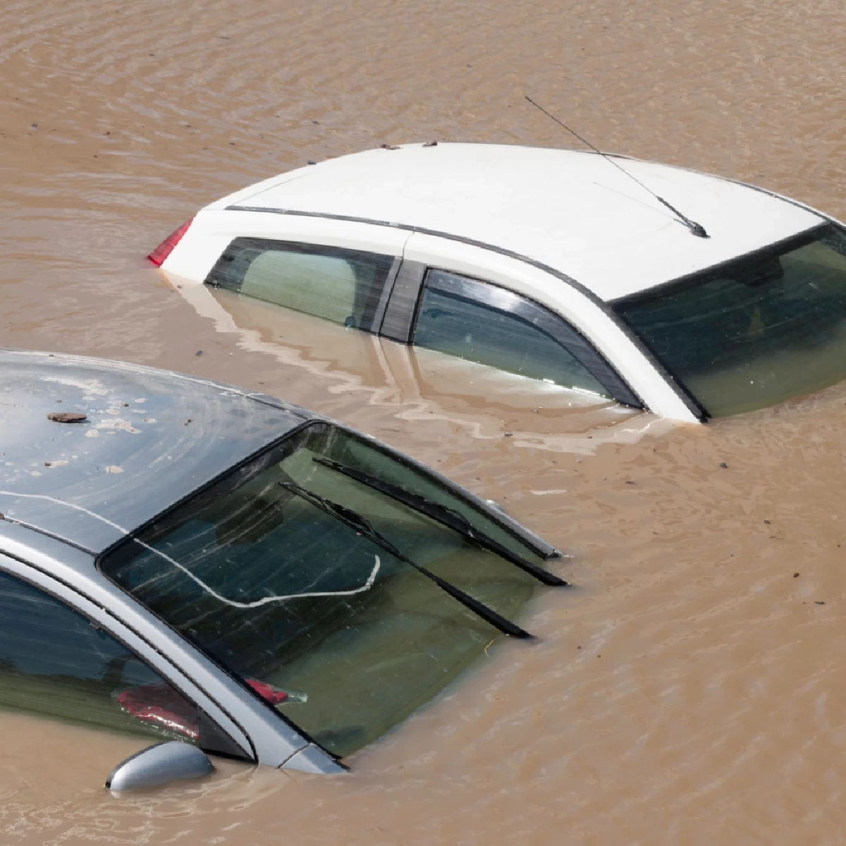 น้ำท่วมรถเคลมได้ไหม? เปิดเงื่อนไขประกันแต่ละชั้นที่ต้องรู้