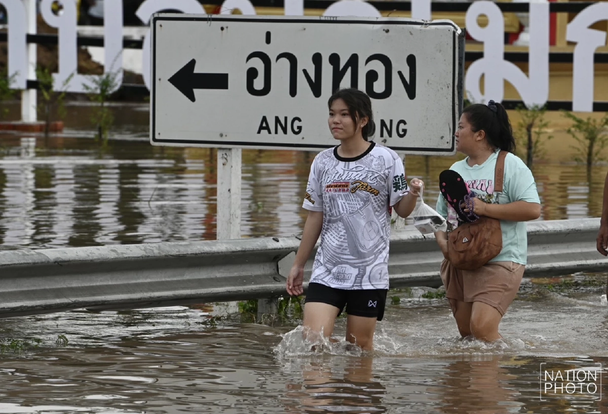 น้ำเจ้าพระยาทะลัก! พนังป่าโมกแตก ท่วมบ้านกว่า 100 หลังคาเรือน