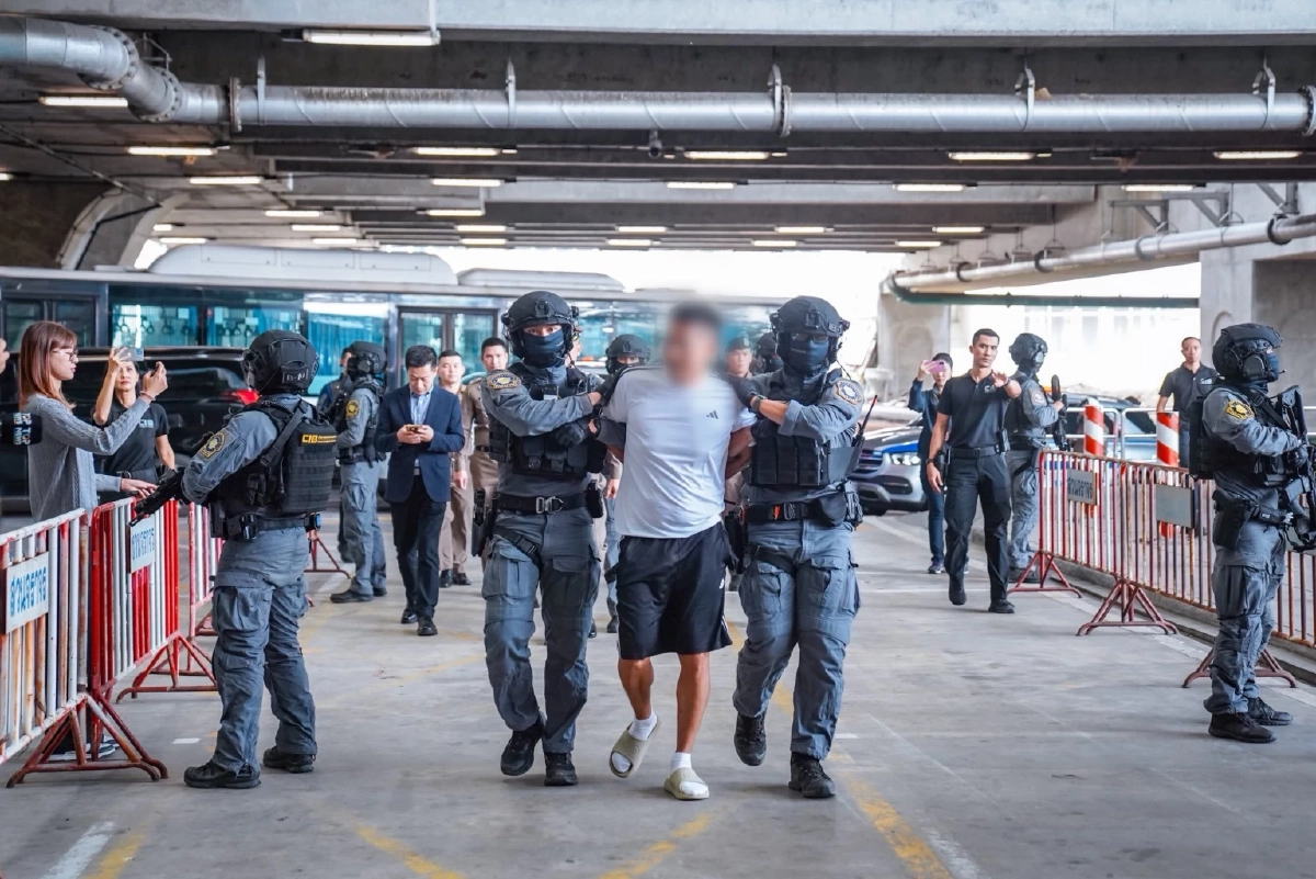 ชุดปฏิบัติการพิเศษหนุมาน คุมตัว She Zhijiang สแกมเมอร์รายสำคัญ