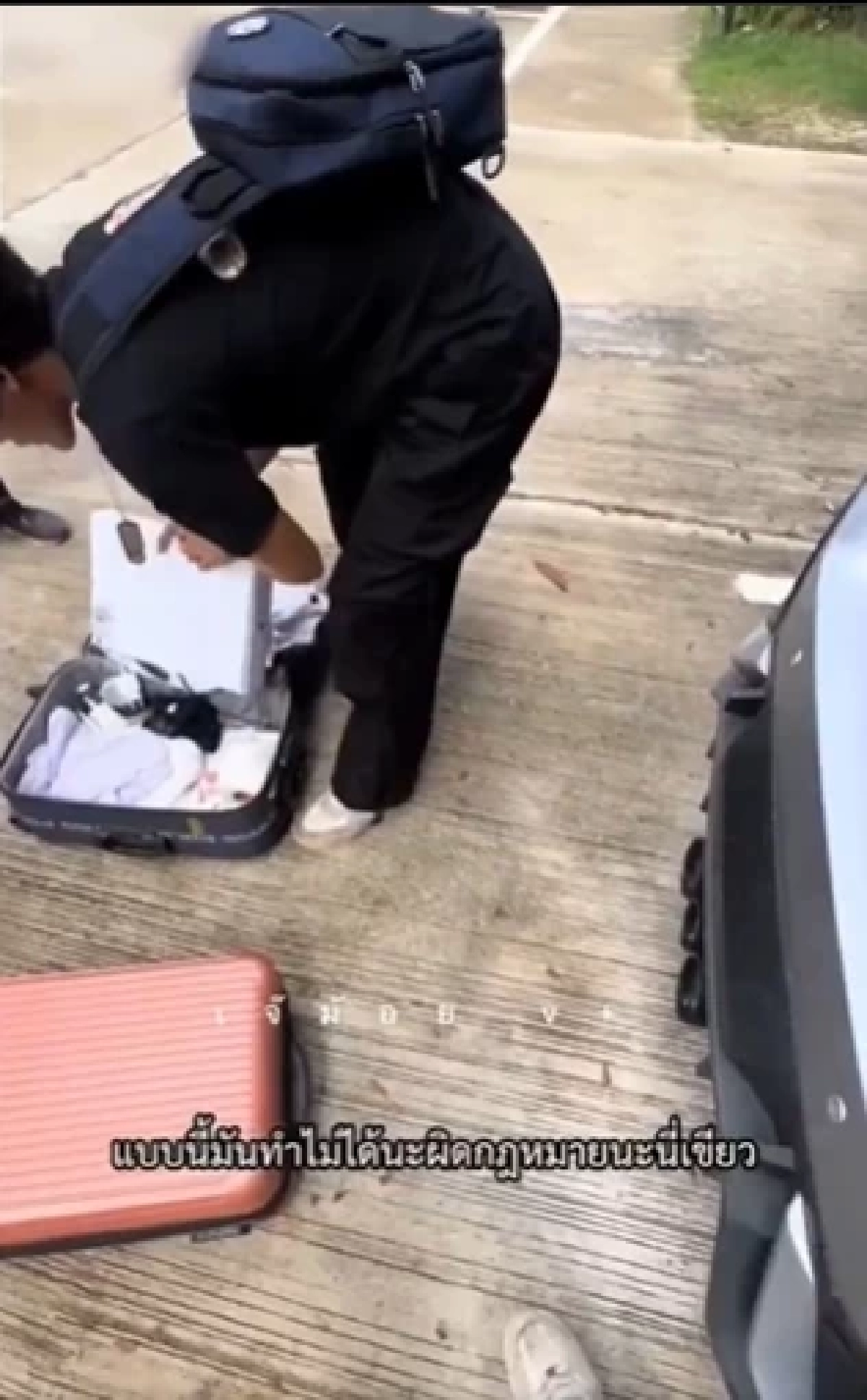 ลูกค้าเดือด พักโรงแรมดังคืนละ 7 พัน แต่เจอค้นกระเป๋า กลางลานจอดรถ