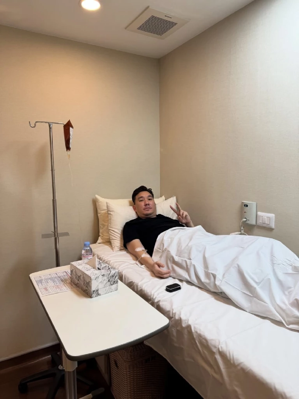 นักร้องชื่อดัง แอดมิตด่วน! เผยหมอยืนยันช่วงนี้อาการแบบนี้ระวัง