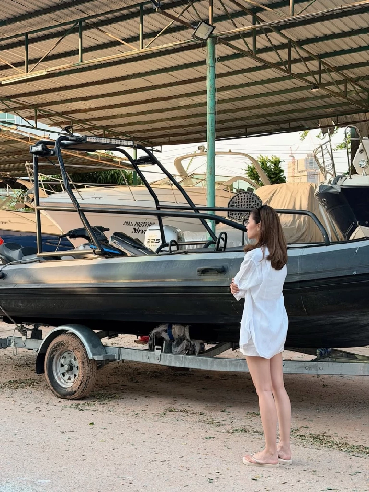 เพลง ชนม์ทิดา ส่งเรือช่วยน้ำท่วม และเป็นกำลังใจให้ผู้ประสบภัย