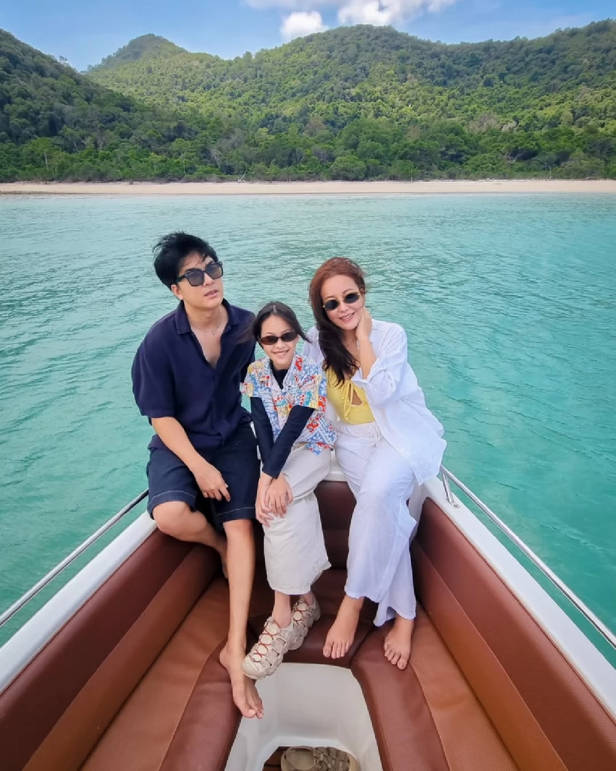 โซเชียลฮือฮา เด็กหญิงชุดไทยสุดละมุน ทำแฟนๆ แห่ถามนี่ลูกใครกัน?