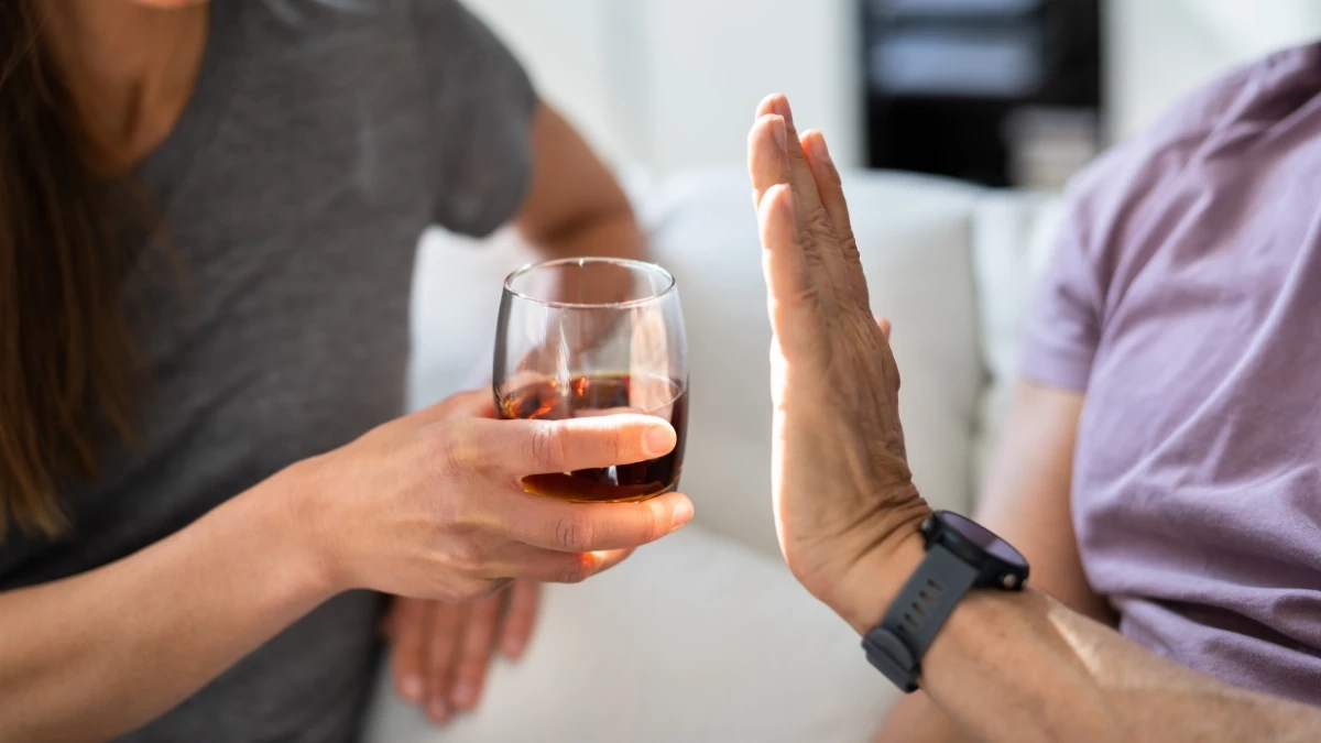 เตือนสายดื่ม! กฎหมายใหม่ห้ามดื่มแอลกอฮอล์ในร้านนอกเวลา