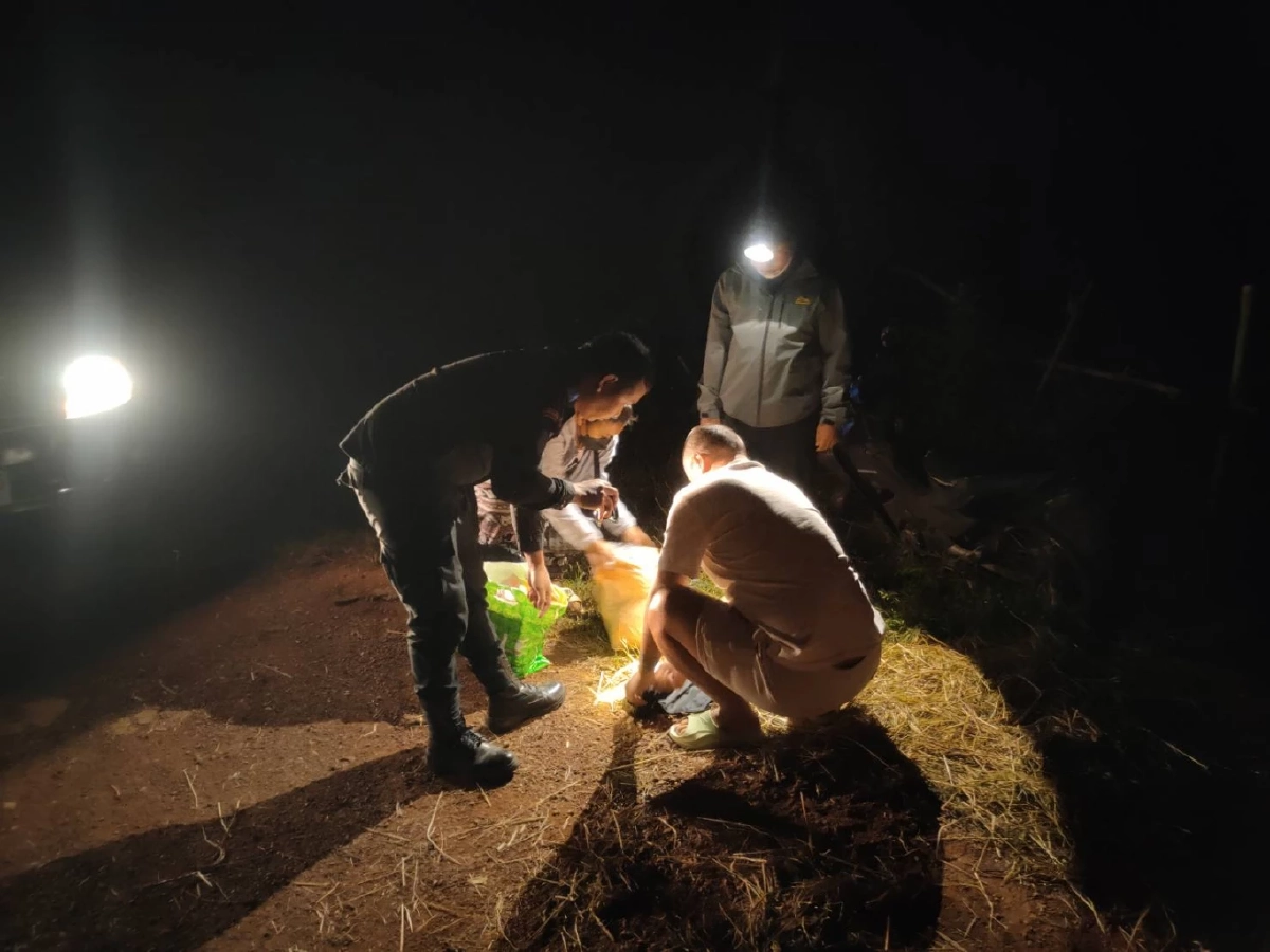 ทหารพรานสกัดจับหนุ่มจีน–สาวไทย ลอบข้ามแดน คุมตัวสอบ!