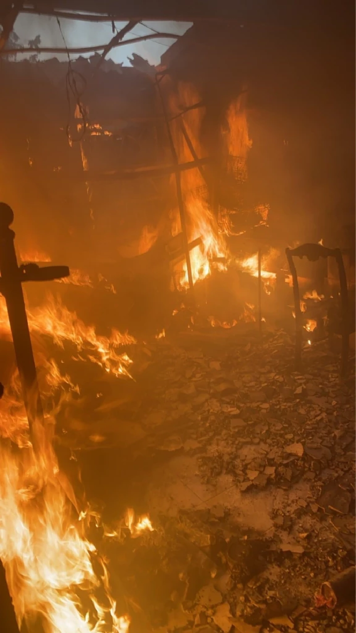 เพลิงไหม้บ้านเดี่ยวซอยศาลธนบุรี 25 เจ้าหน้าที่คุมเพลิงได้ทัน