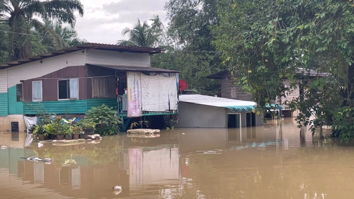 แรงสุดในรอบ 10 ปี น้ำหลากถล่มตรัง 9 อำเภอจมบาดาล