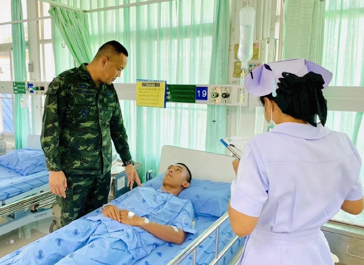 ผู้บังคับบัญชาเข้าเยี่ยมให้กำลังใจ ทหารกล้าชายแดนศรีสะเกษ