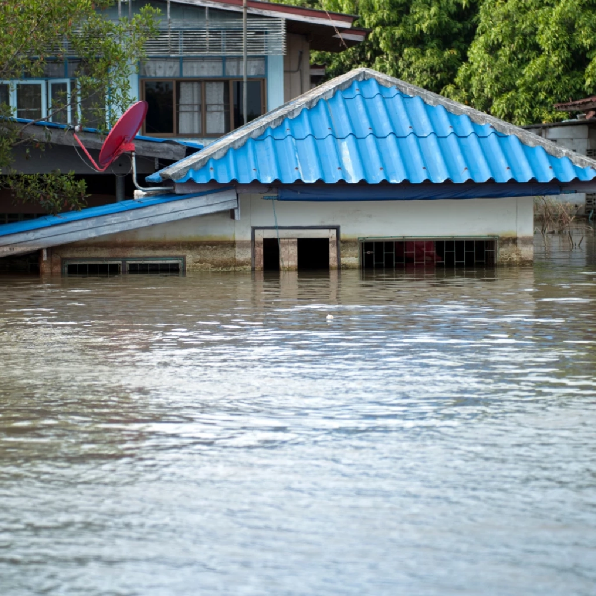 วิธีสังเกตไฟรั่วในน้ำและแนวทางป้องกันช่วงน้ำท่วม