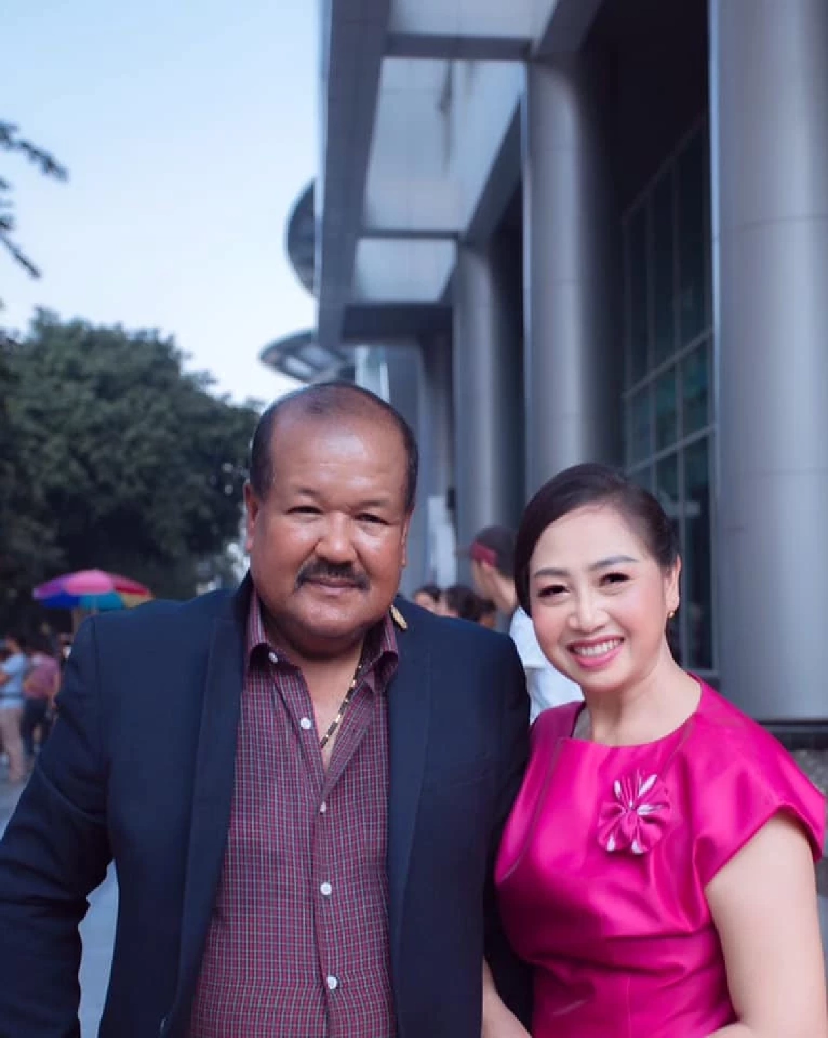 เปิดโฉมหน้าภรรยา \"ครูสกล\" คู่ชีวิต ร่วมทุกข์ร่วมสุขกันมา 30 ปี