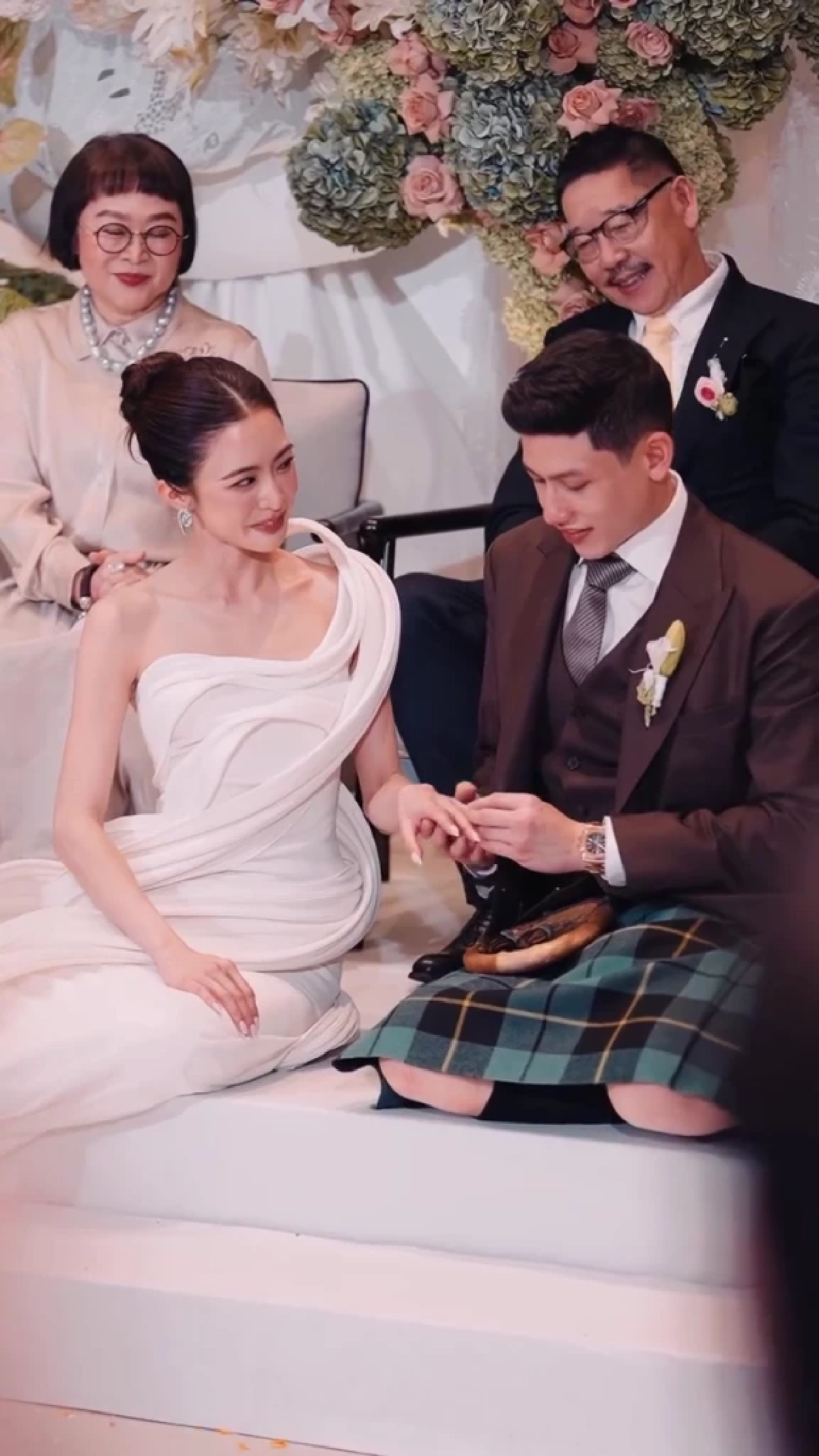 เก็บตกขันหมาก “มายด์ ลภัสลัล–พาย สุนิษฐ์” ทายาทตระกูลดัง