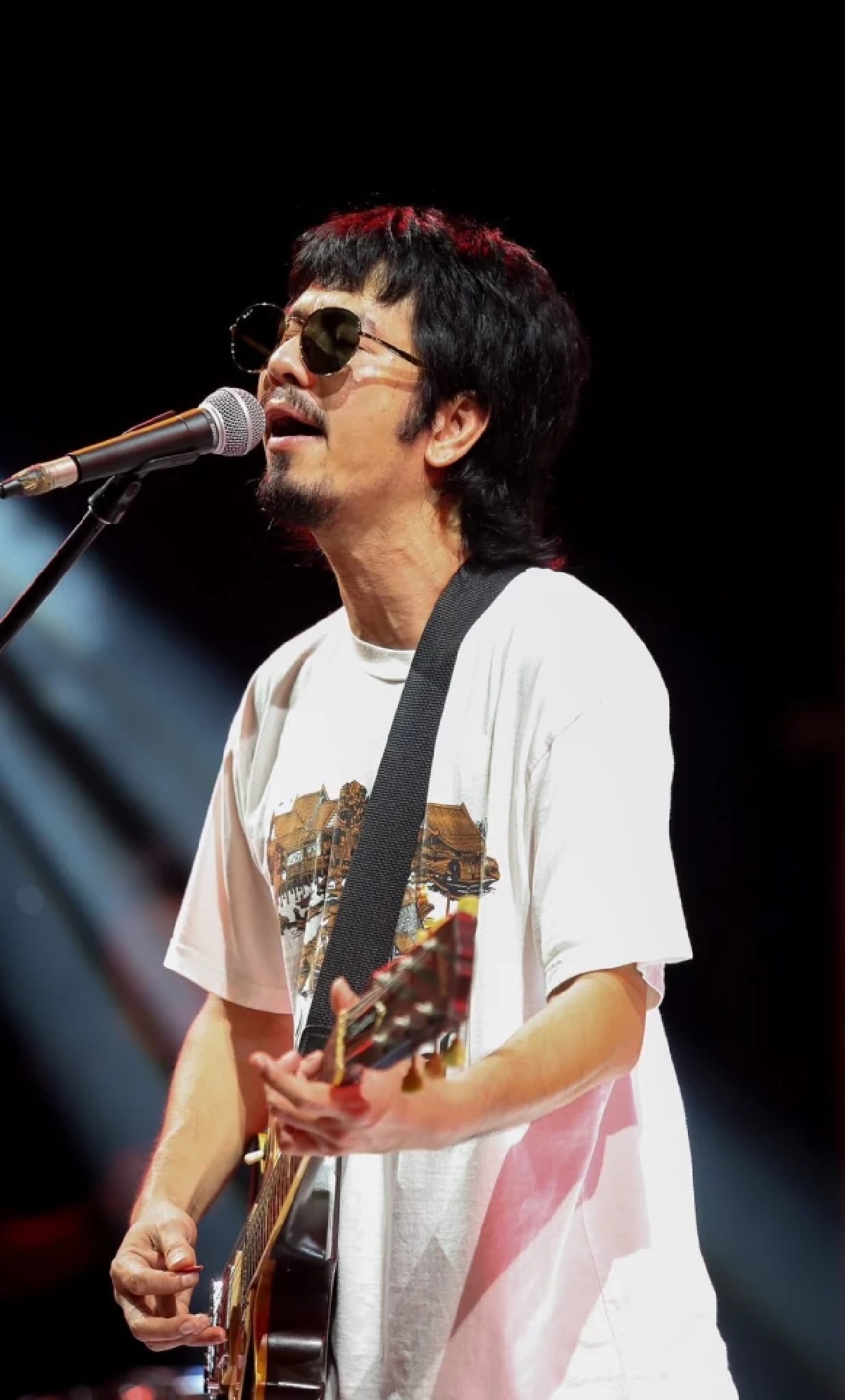 นักร้องดัง วง 25 Hours รับปริญญา ด้านดนตรีสากล แฟน ๆ แห่ยินดี