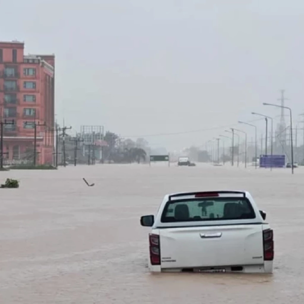 เตือนน้ำท่วมหาดใหญ่รุนแรง คาดจุดพีคพรุ่งนี้สูงกว่าปี 53