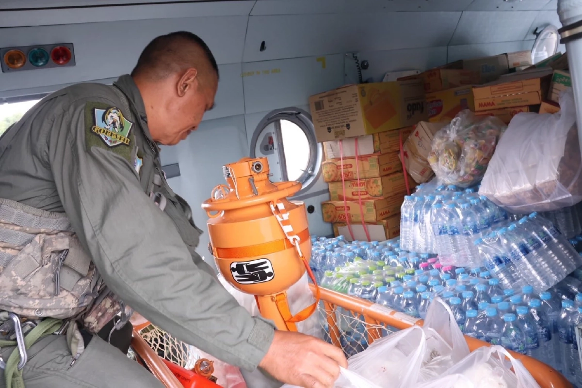 เฮลิคอปเตอร์ MI-17 เปิด สะพานอากาศ ลำเลียงอาหาร น้ำดื่ม เวชภัณฑ์