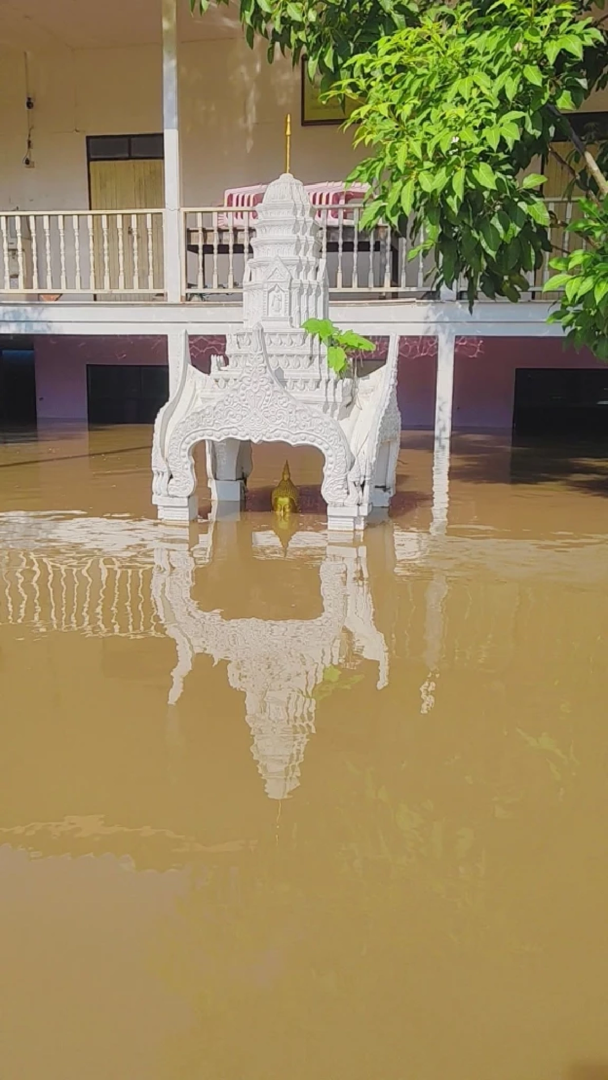 น้ำทะลักอยุธยา! ท่วมโรงเรียนวัดบางกระทิงจ่อถึงชั้น 2 แล้ว